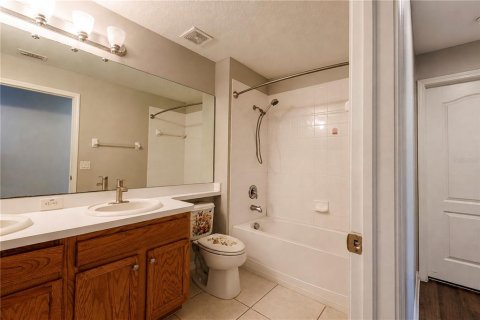 House in Ruskin, Florida 4 bedrooms, 186.73 sq.m. № 2217726 - photo 17