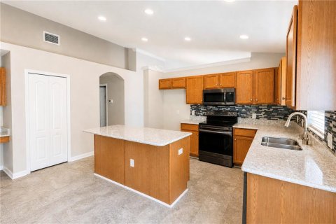 House in Ruskin, Florida 4 bedrooms, 186.73 sq.m. № 2217726 - photo 8
