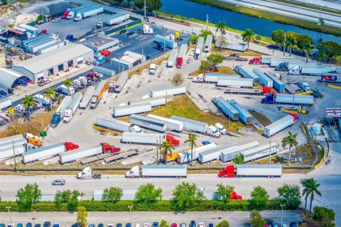 Commercial property in Medley, Florida № 2020952 - photo 12