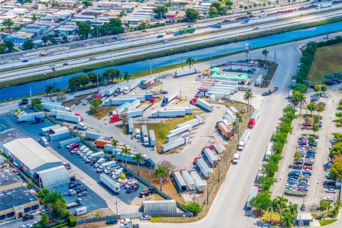 Commercial property in Medley, Florida № 2020952 - photo 15