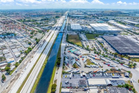 Commercial property in Medley, Florida № 2020952 - photo 2