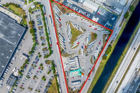 Commercial property in Medley, Florida № 2020952 - photo 29