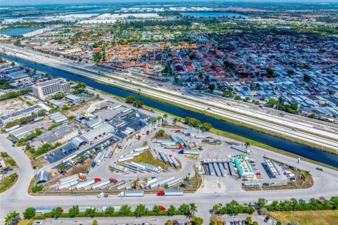 Commercial property in Medley, Florida № 2020952 - photo 27