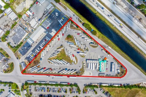 Commercial property in Medley, Florida № 2020952 - photo 24