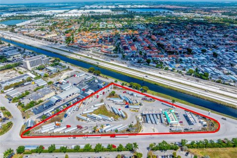 Commercial property in Medley, Florida № 2020952 - photo 25