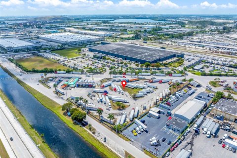 Commercial property in Medley, Florida № 2020952 - photo 3