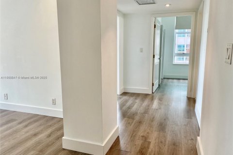 Condo in Miami, Florida, 2 bedrooms  № 1887370 - photo 14