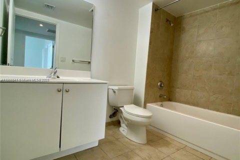 Condo in Miami, Florida, 2 bedrooms  № 1887370 - photo 13