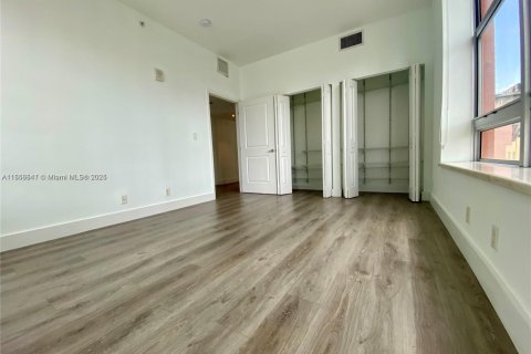 Condo in Miami, Florida, 2 bedrooms  № 1887370 - photo 9