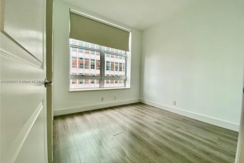 Condo in Miami, Florida, 2 bedrooms  № 1887370 - photo 12