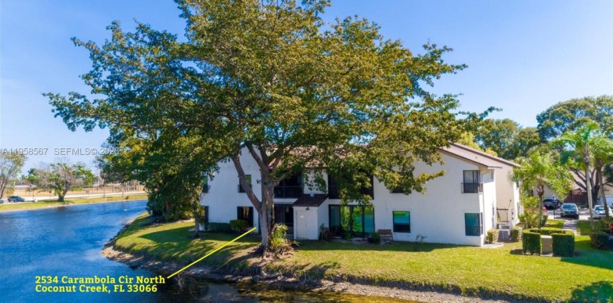 Кондоминиум с 2 спальнями в Коконат Крик, Флорида № 2024262