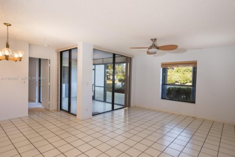 Купить кондоминиум в Коконат Крик, Флорида 2 спальни, 90.86м2, № 2024262 - фото 6