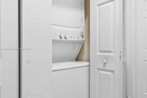 Villa ou maison à vendre à Hialeah, Floride: 2 chambres, 132.11 m2 № 1959645 - photo 18