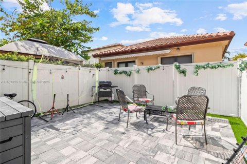 Villa ou maison à vendre à Hialeah, Floride: 2 chambres, 132.11 m2 № 1959645 - photo 10