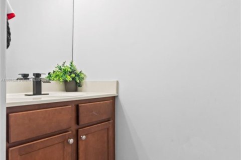 Villa ou maison à vendre à Hialeah, Floride: 2 chambres, 132.11 m2 № 1959645 - photo 9