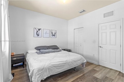 Villa ou maison à vendre à Hialeah, Floride: 2 chambres, 132.11 m2 № 1959645 - photo 13