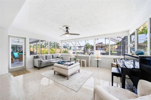 Casa en venta en Saint Petersburg, Florida, 3 dormitorios, 145.3 m2 № 2383414 - foto 16