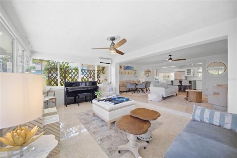 Casa en venta en Saint Petersburg, Florida, 3 dormitorios, 145.3 m2 № 2383414 - foto 17