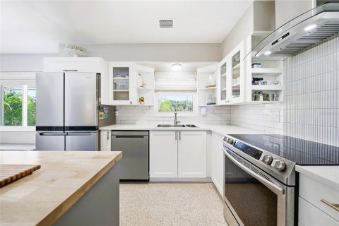 Casa en venta en Saint Petersburg, Florida, 3 dormitorios, 145.3 m2 № 2383414 - foto 13