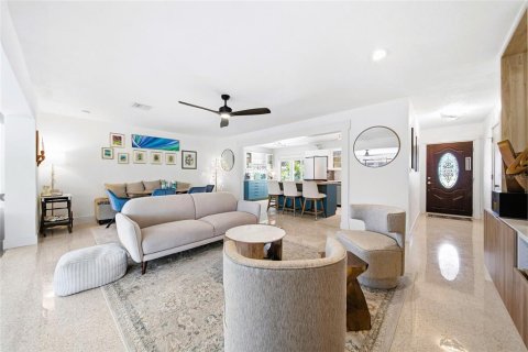 Casa en venta en Saint Petersburg, Florida, 3 dormitorios, 145.3 m2 № 2383414 - foto 6