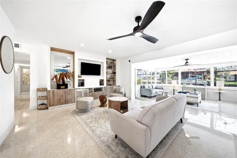 Casa en venta en Saint Petersburg, Florida, 3 dormitorios, 145.3 m2 № 2383414 - foto 5