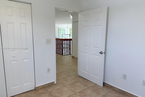 House in Miami, Florida 4 bedrooms, 242.1 sq.m. № 1768911 - photo 17