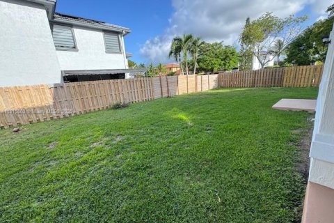 House in Miami, Florida 4 bedrooms, 242.1 sq.m. № 1768911 - photo 25