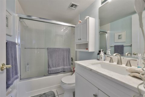 Condominio en alquiler en New Port Richey, Florida, 2 dormitorios, 92.34 m2 № 2143236 - foto 23