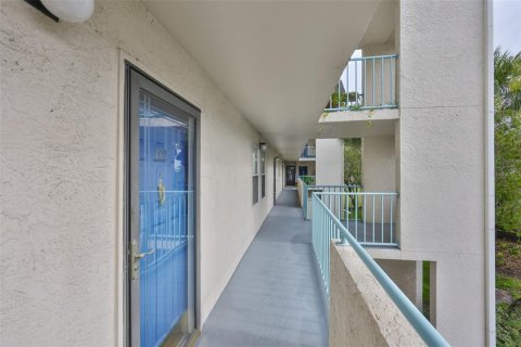 Condominio en alquiler en New Port Richey, Florida, 2 dormitorios, 92.34 m2 № 2143236 - foto 5