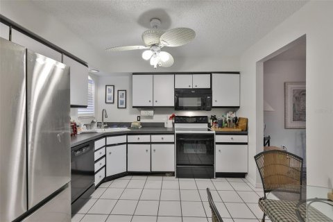 Condominio en alquiler en New Port Richey, Florida, 2 dormitorios, 92.34 m2 № 2143236 - foto 15