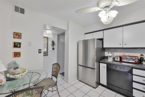 Condominio en alquiler en New Port Richey, Florida, 2 dormitorios, 92.34 m2 № 2143236 - foto 14