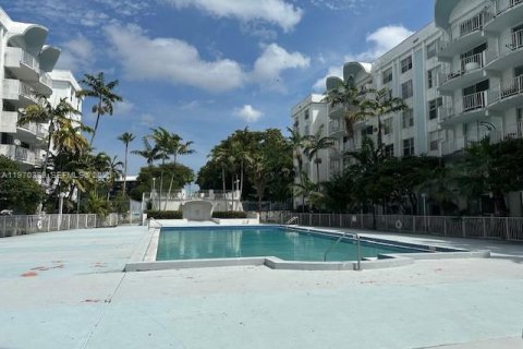 Condo in Miami, Florida, 2 bedrooms  № 2031433 - photo 5