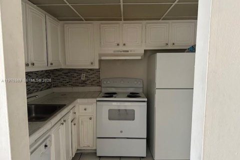 Condo in Miami, Florida, 2 bedrooms  № 2031433 - photo 11