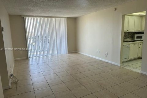 Condo in Miami, Florida, 2 bedrooms  № 2031433 - photo 8