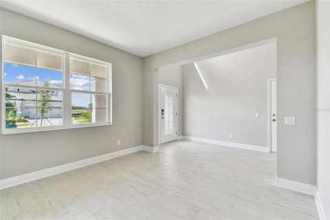 House in Zephyrhills, Florida 5 bedrooms, 328.04 sq.m. № 1559970 - photo 9