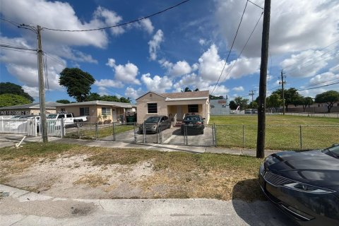 Propiedad comercial en venta en Miami, Florida № 1804458 - foto 5