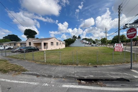 Propiedad comercial en venta en Miami, Florida № 1804458 - foto 11