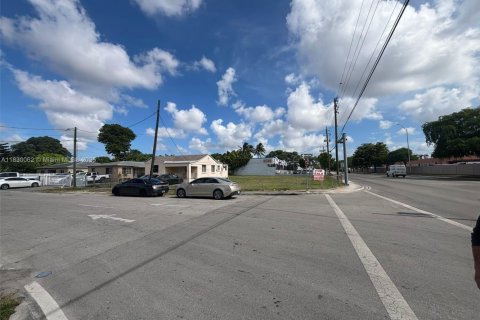 Propiedad comercial en venta en Miami, Florida № 1804458 - foto 4