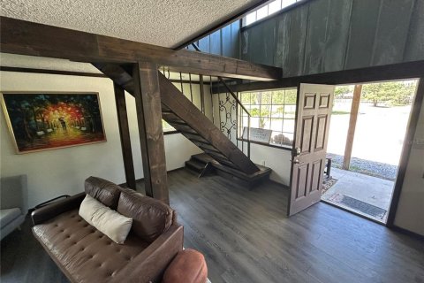 Villa ou maison à louer à Reddick, Floride: 2 chambres, 121.98 m2 № 2113181 - photo 5