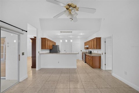 House in Plant City, Florida 3 bedrooms, 205.31 sq.m. № 2217135 - photo 24