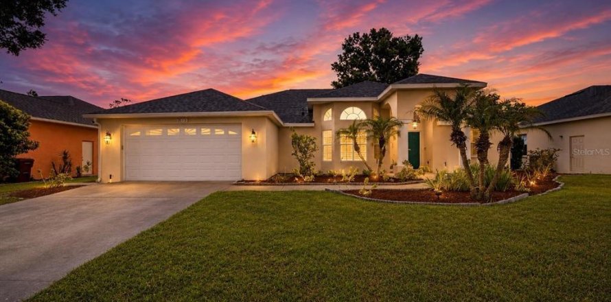 House in Plant City, Florida 3 bedrooms, 205.31 sq.m. № 2217135