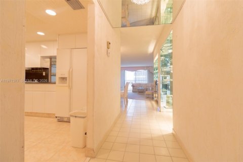 Condominio en venta en Hallandale Beach, Florida, 2 dormitorios, 130.06 m2 № 2032740 - foto 11