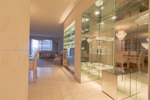Condominio en venta en Hallandale Beach, Florida, 2 dormitorios, 130.06 m2 № 2032740 - foto 10