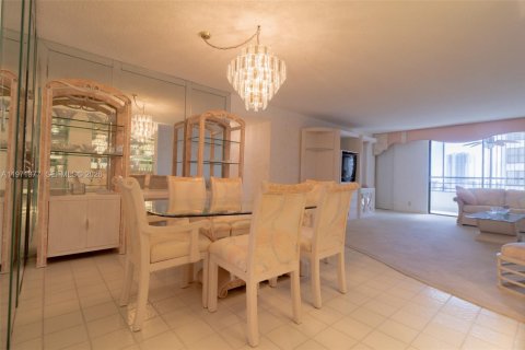 Condominio en venta en Hallandale Beach, Florida, 2 dormitorios, 130.06 m2 № 2032740 - foto 2