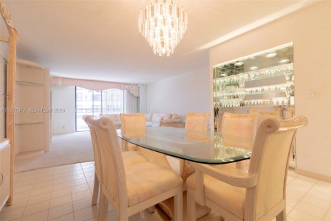 Condominio en venta en Hallandale Beach, Florida, 2 dormitorios, 130.06 m2 № 2032740 - foto 3