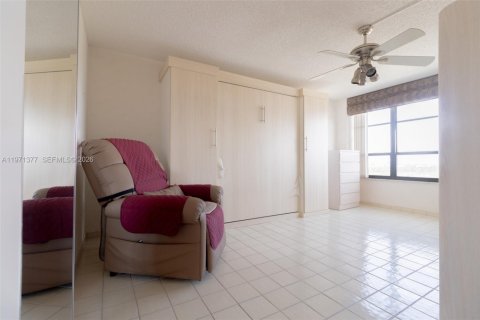 Condominio en venta en Hallandale Beach, Florida, 2 dormitorios, 130.06 m2 № 2032740 - foto 19