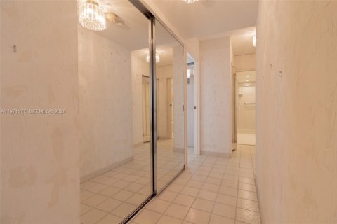 Condominio en venta en Hallandale Beach, Florida, 2 dormitorios, 130.06 m2 № 2032740 - foto 18