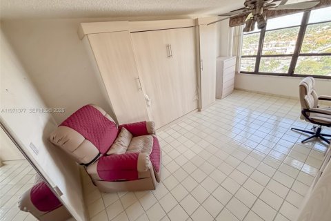 Condominio en venta en Hallandale Beach, Florida, 2 dormitorios, 130.06 m2 № 2032740 - foto 24