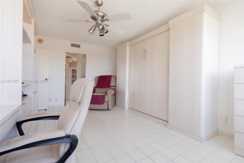 Condominio en venta en Hallandale Beach, Florida, 2 dormitorios, 130.06 m2 № 2032740 - foto 21
