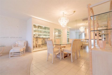 Condominio en venta en Hallandale Beach, Florida, 2 dormitorios, 130.06 m2 № 2032740 - foto 4
